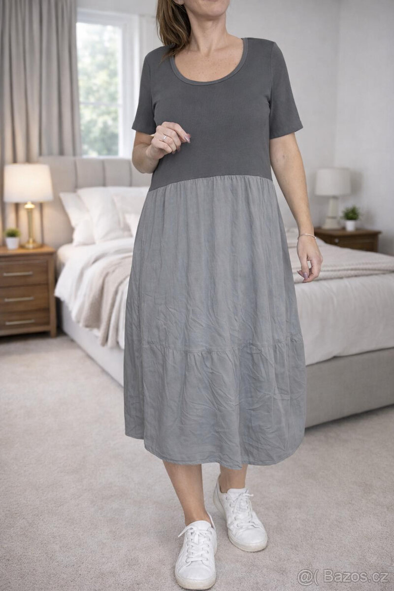 šedé šaty
