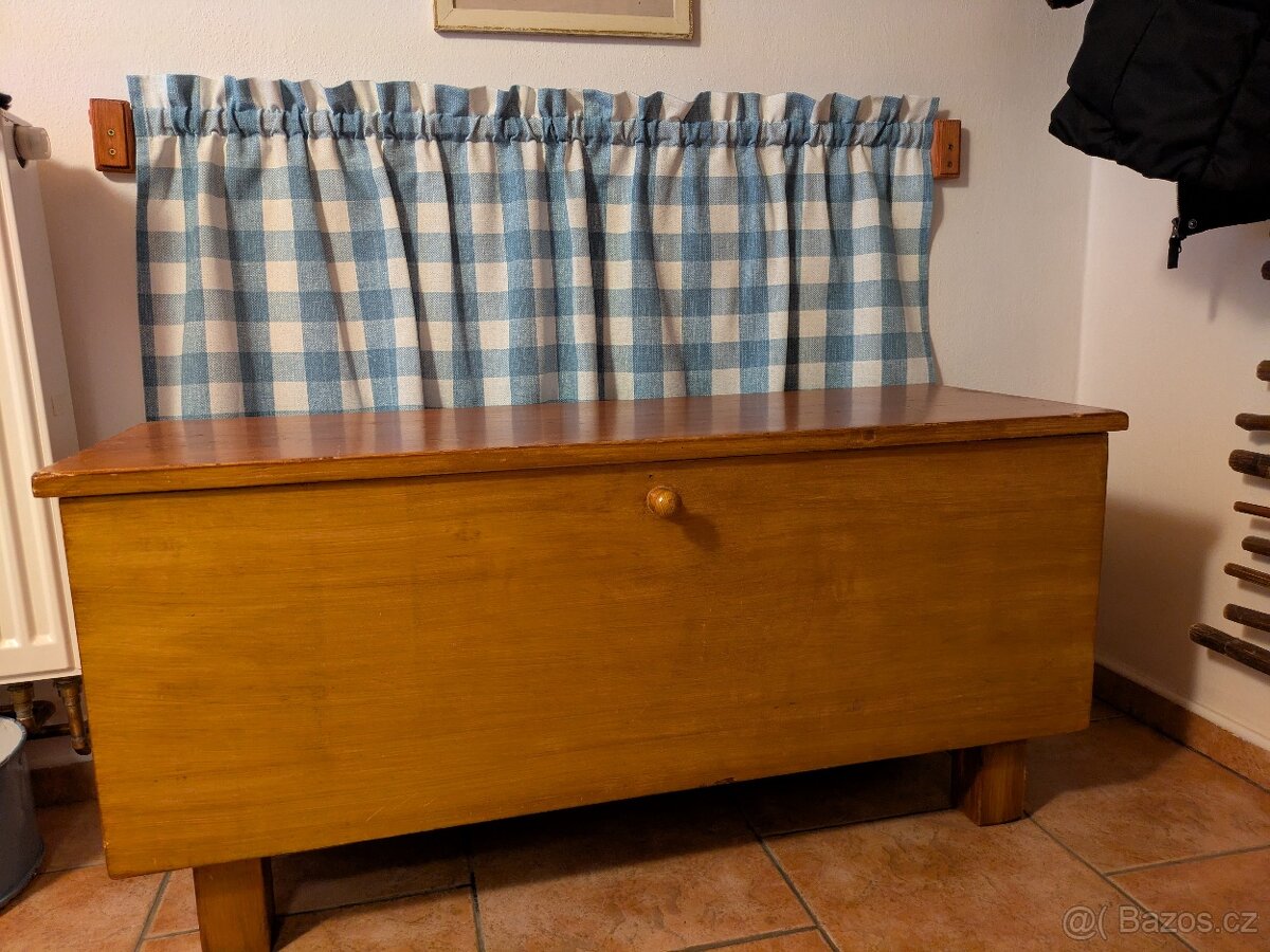 Skříňka / botník