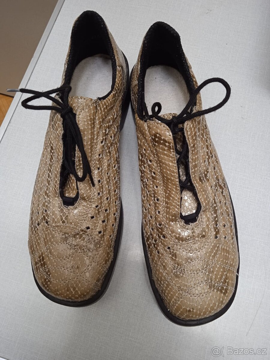 Boty Rieker s hadím vzorem, velikost 39