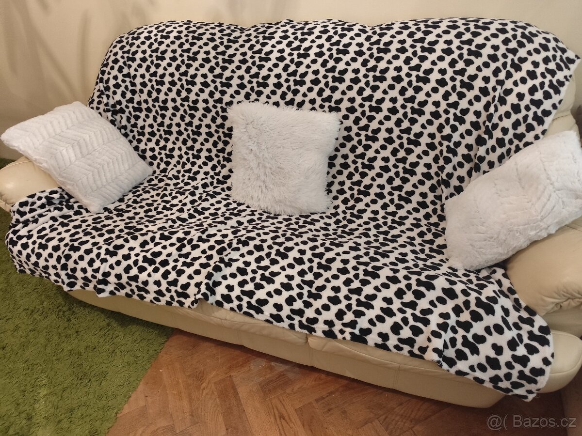 Rozkládací pohovka z koženky – levně