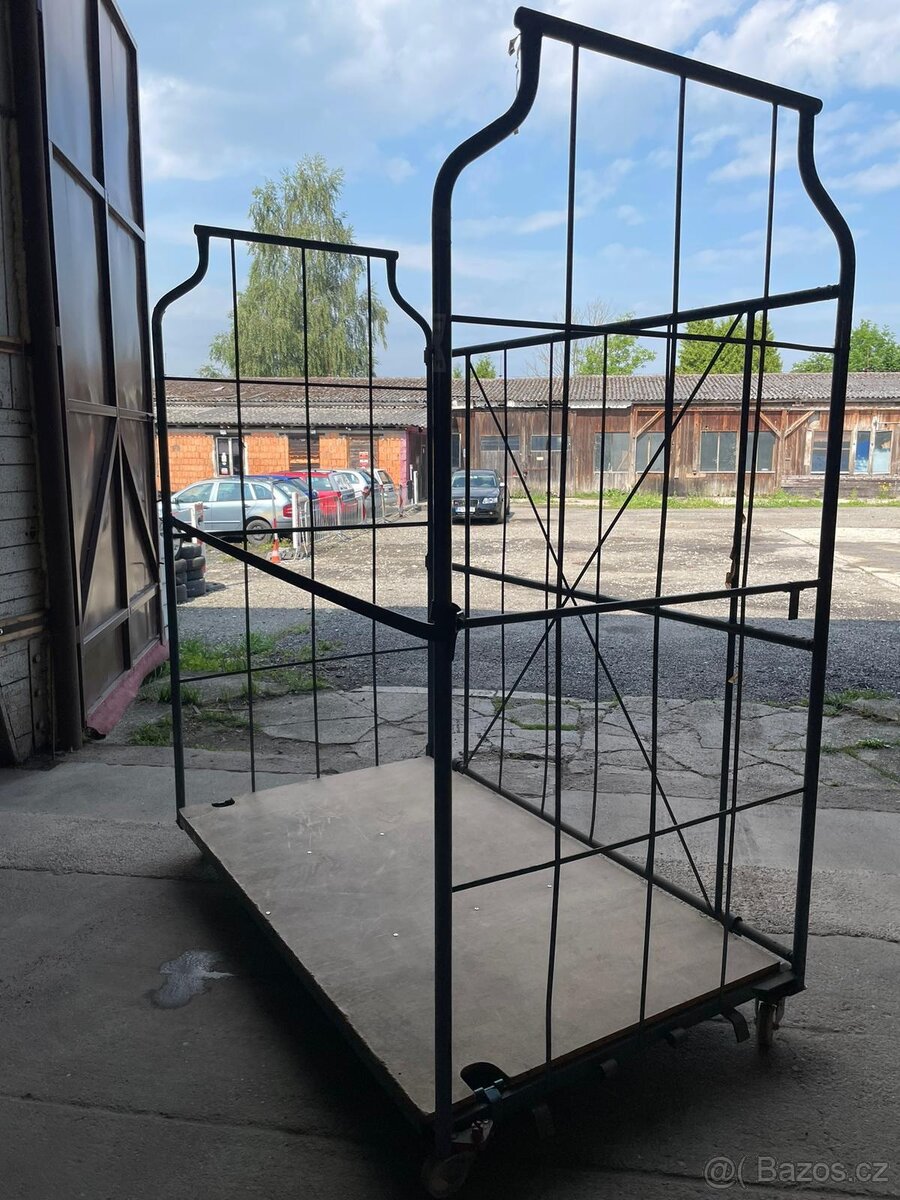 Přepravní stohovací boxy