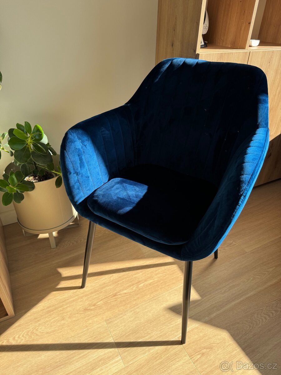 Prodám zánovní designové křeslo Enilla II