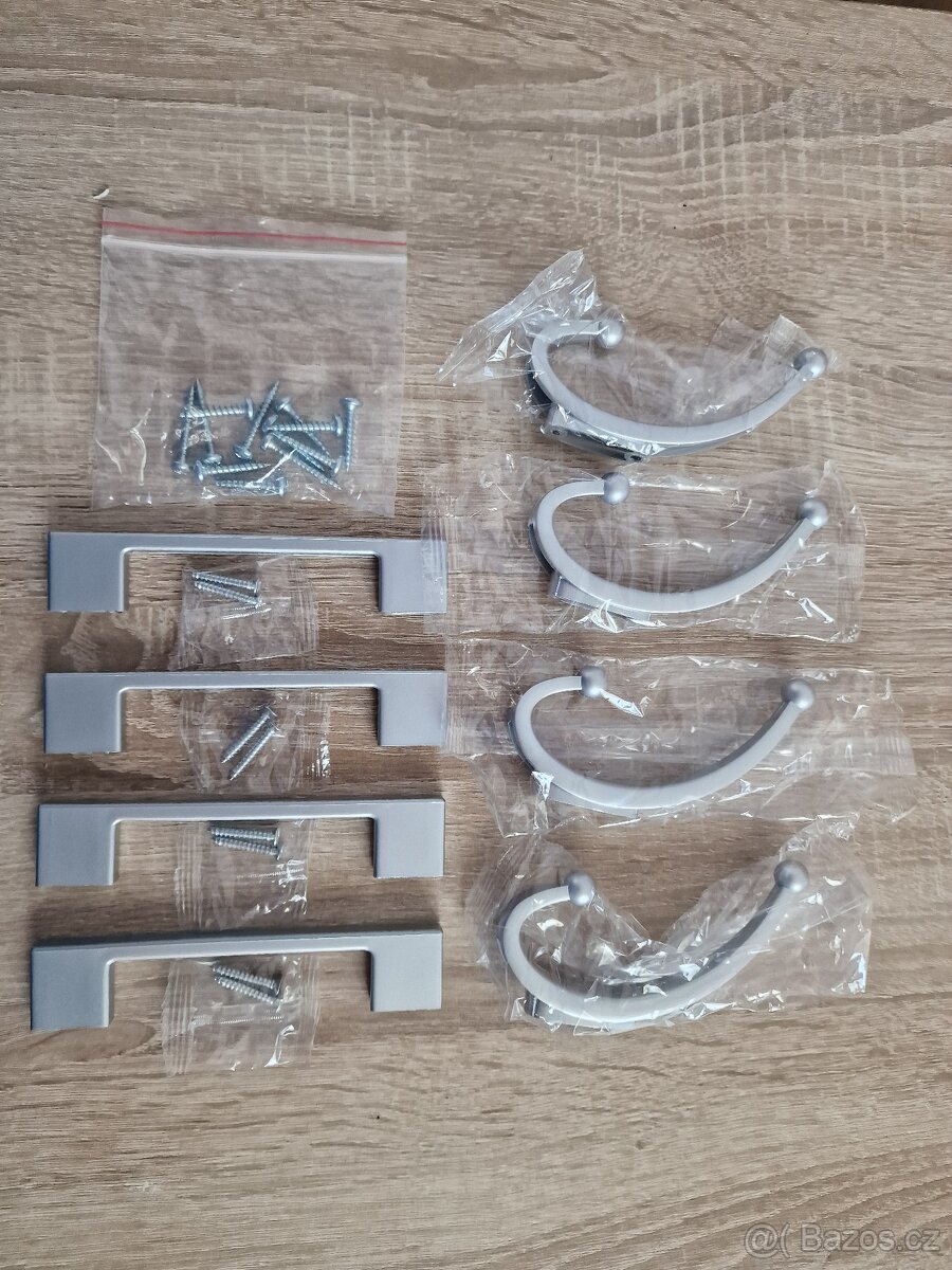 Sada úchytek a věšáků