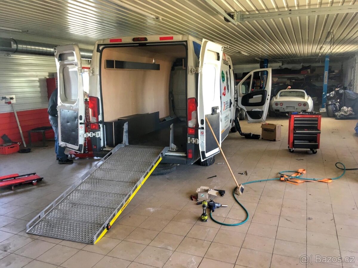 Plošina pro vozíčkáře nebo pro motorku