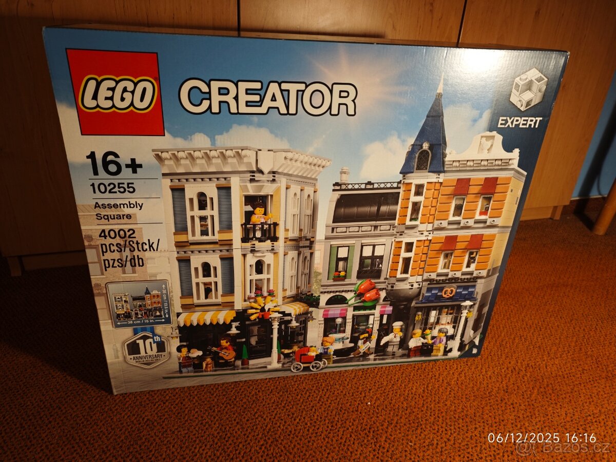 LEGO Creator Expert 10255 Shromáždění na náměstí