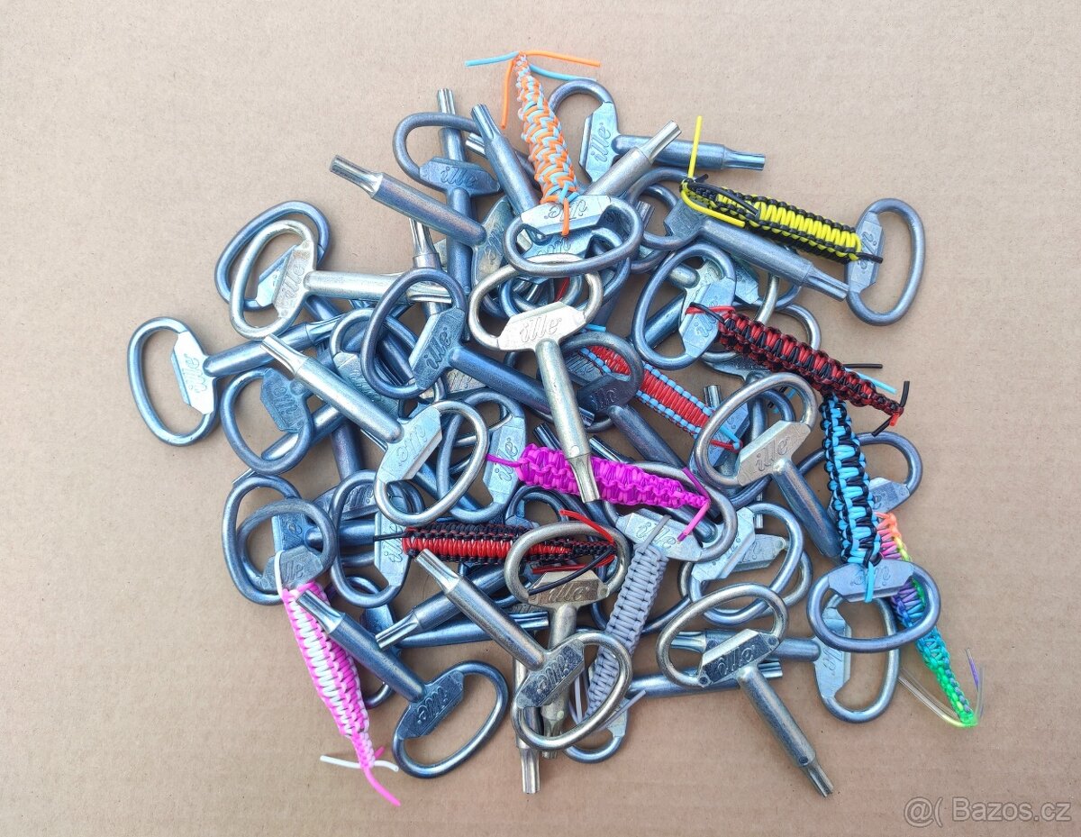 HROMADA KLÍČŮ, zinkové klíče