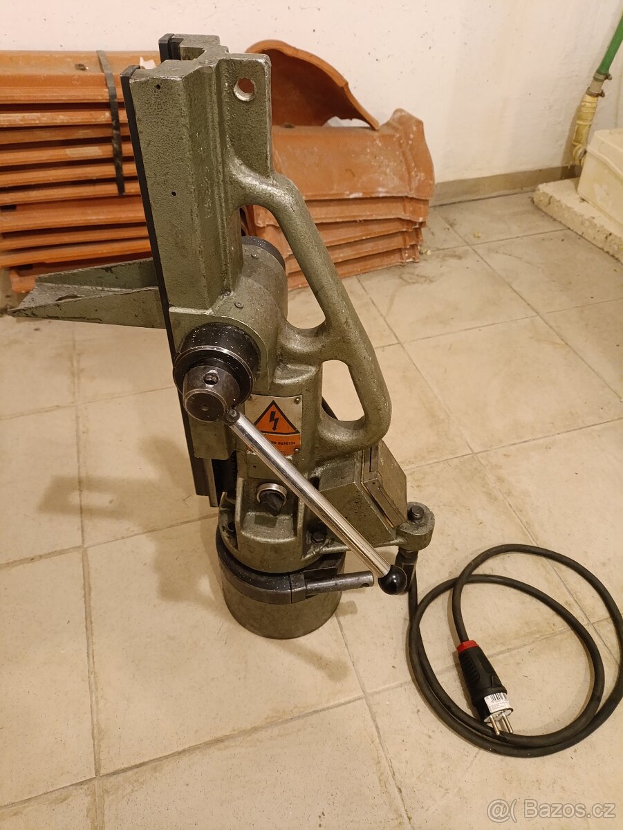 Prodám magnetický stojan VJ 432