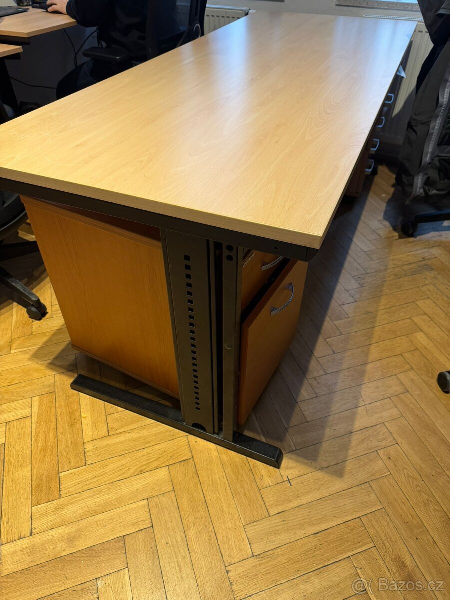 Pracovní stoly - různé rozměry