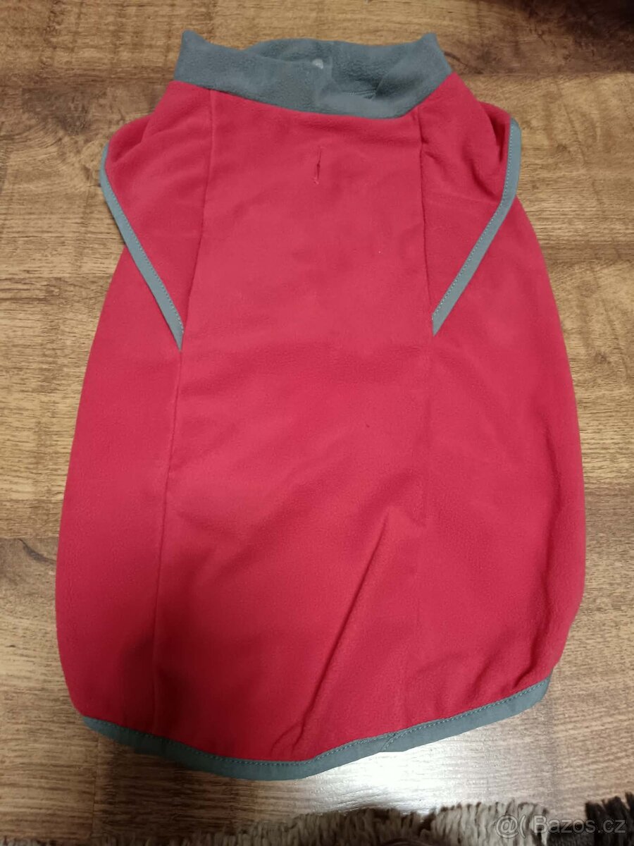 Psí oblečky – NOVÉ, pro střední fenku | 150 Kč / ks