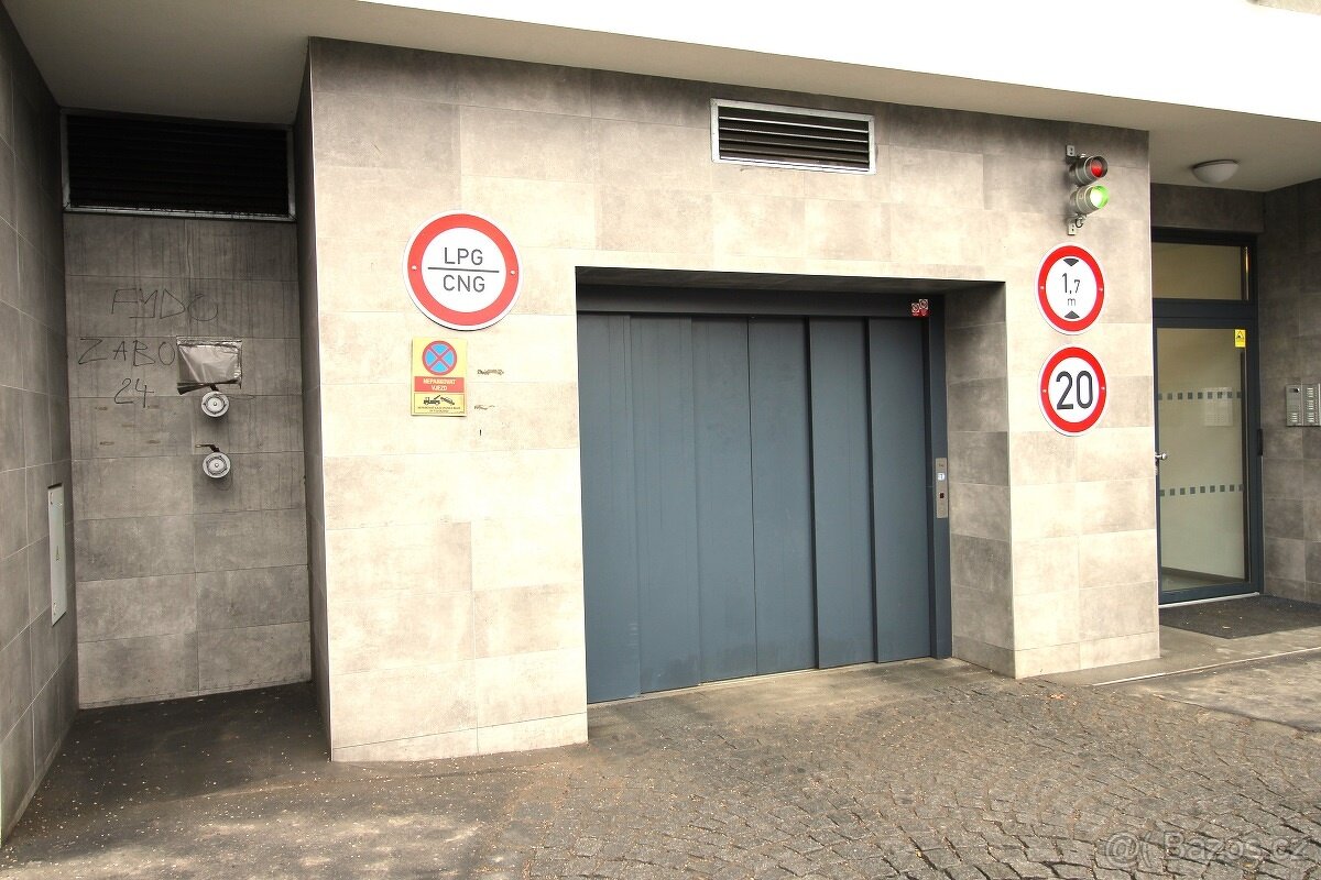 Garážové stání - zakladač, Plzeňská, P5- smíchov