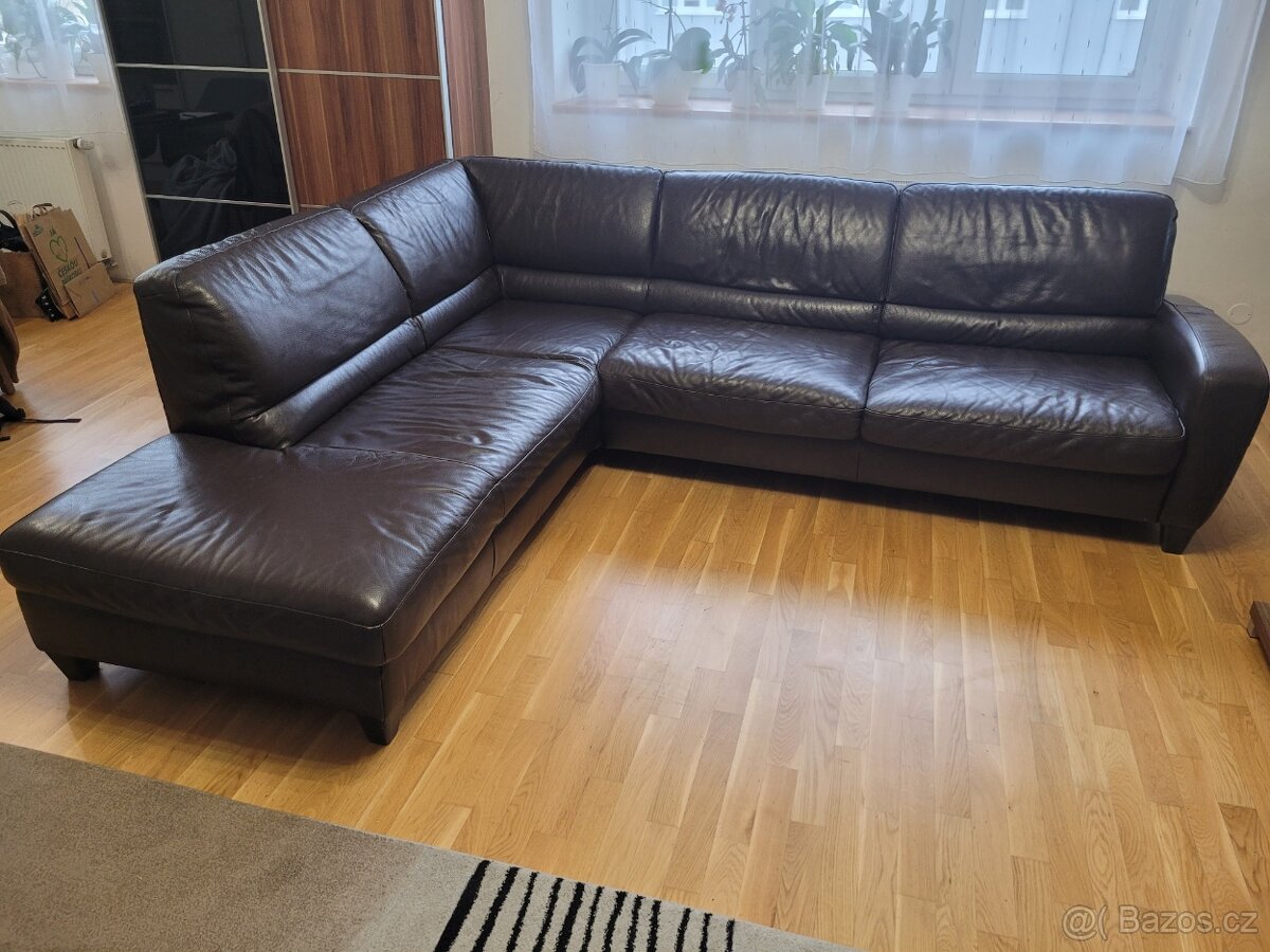Kožená, rohová sedací souprava.