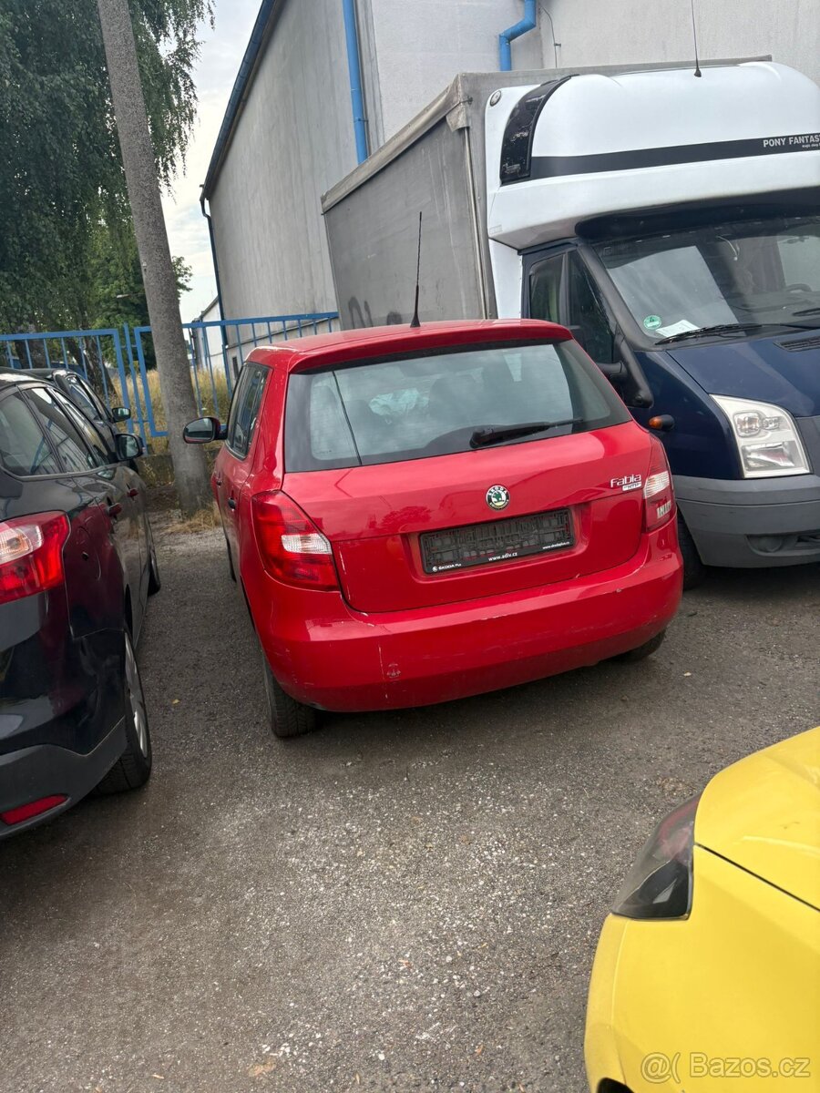 Škoda Fabia 2 hatchback červená BBM JHN