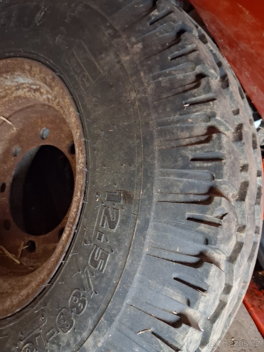 Prodám kola na vlek 8 a 9 tun