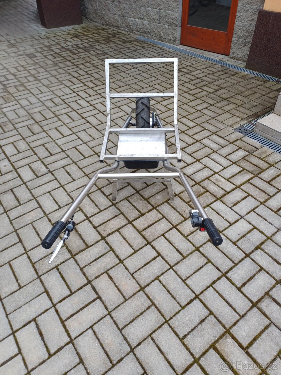 Motorový trakař