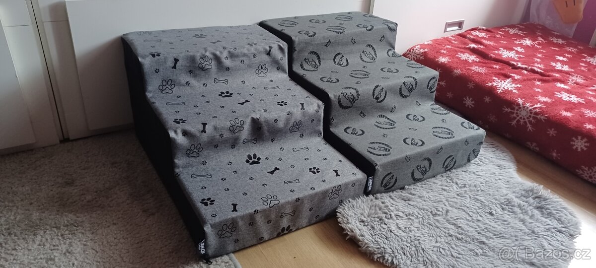 Prodám 2x schůdky pro psa k posteli