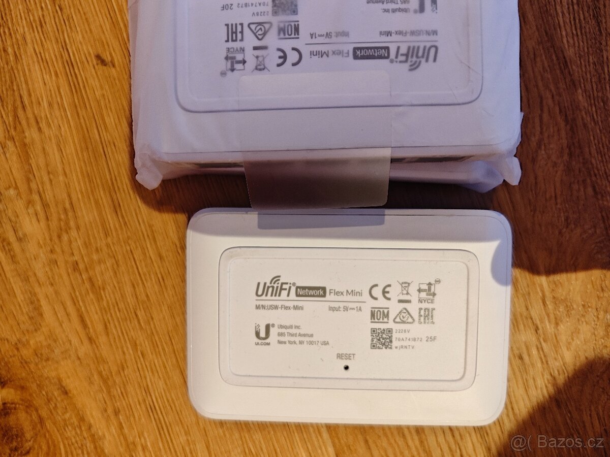 2 x Ubiquiti USW-Flex-Mini