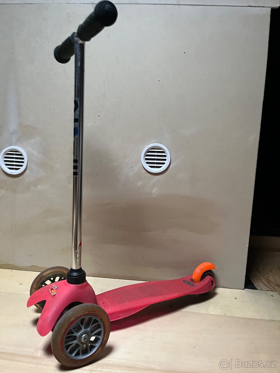 Dětská koloběžka se sedátkem