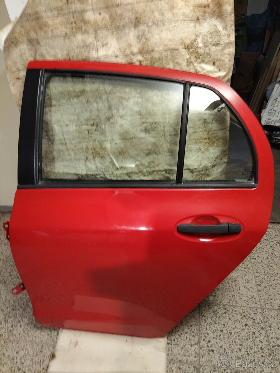 Toyota Yaris dveře