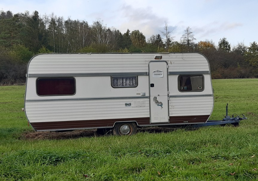 Pozemek pod obytný přívěs