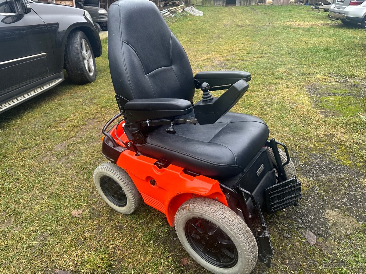invalidní elektrický vozík
