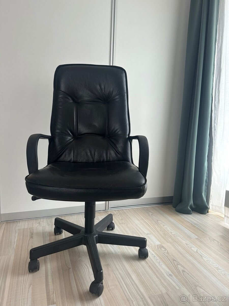 Kožené kancelářské křeslo