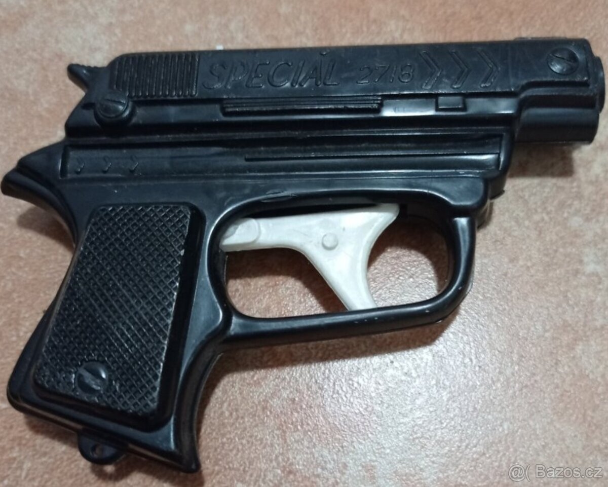 Dětská pistole z 80 tých let