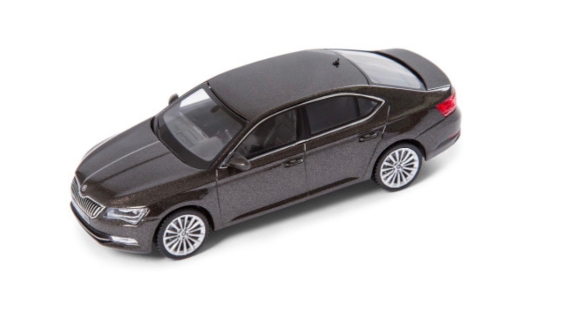 Škoda Superb III sedan 1:43 I-scale brown