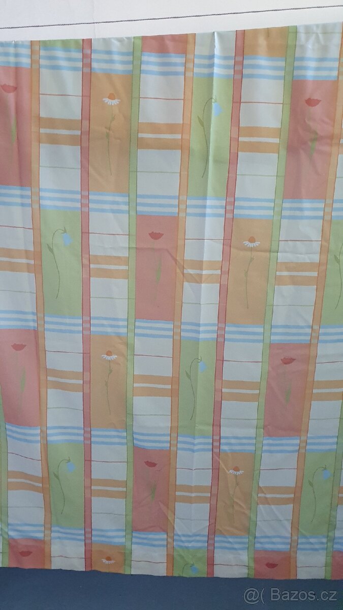 Závěsy 2 ks + zbytek látky