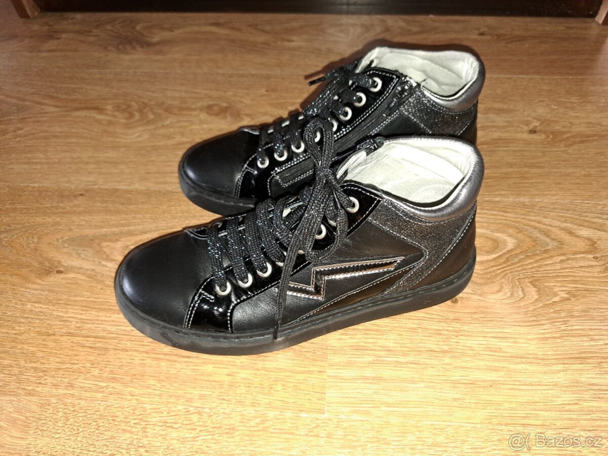 Dívčí boty, vel. 38