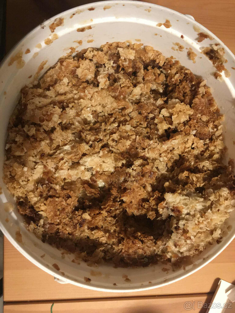 Včelí medová víčka