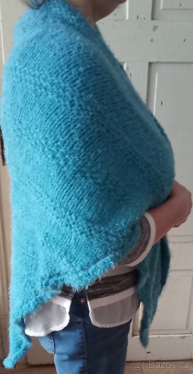 Modrý ručně pletený pléd/ šátek