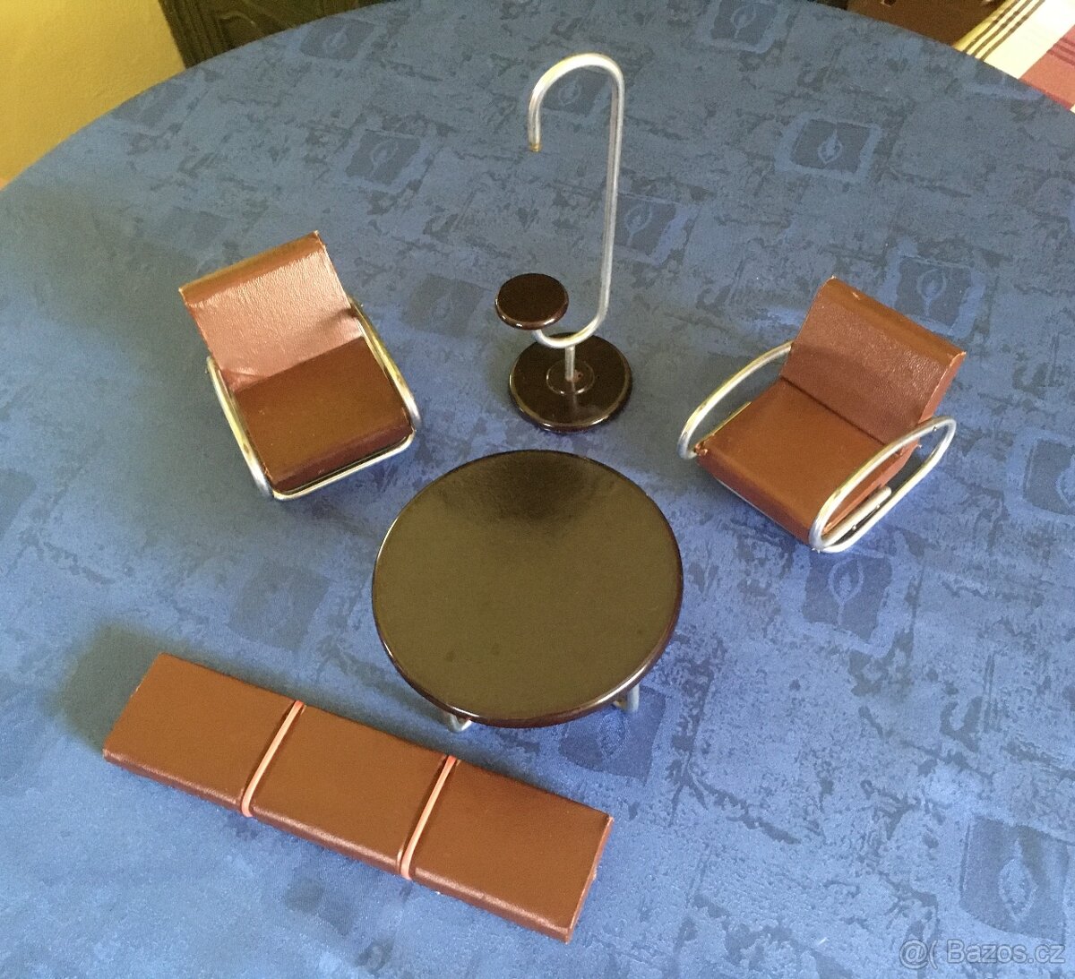 Retro nábytek pro panenky (J. Halabala)