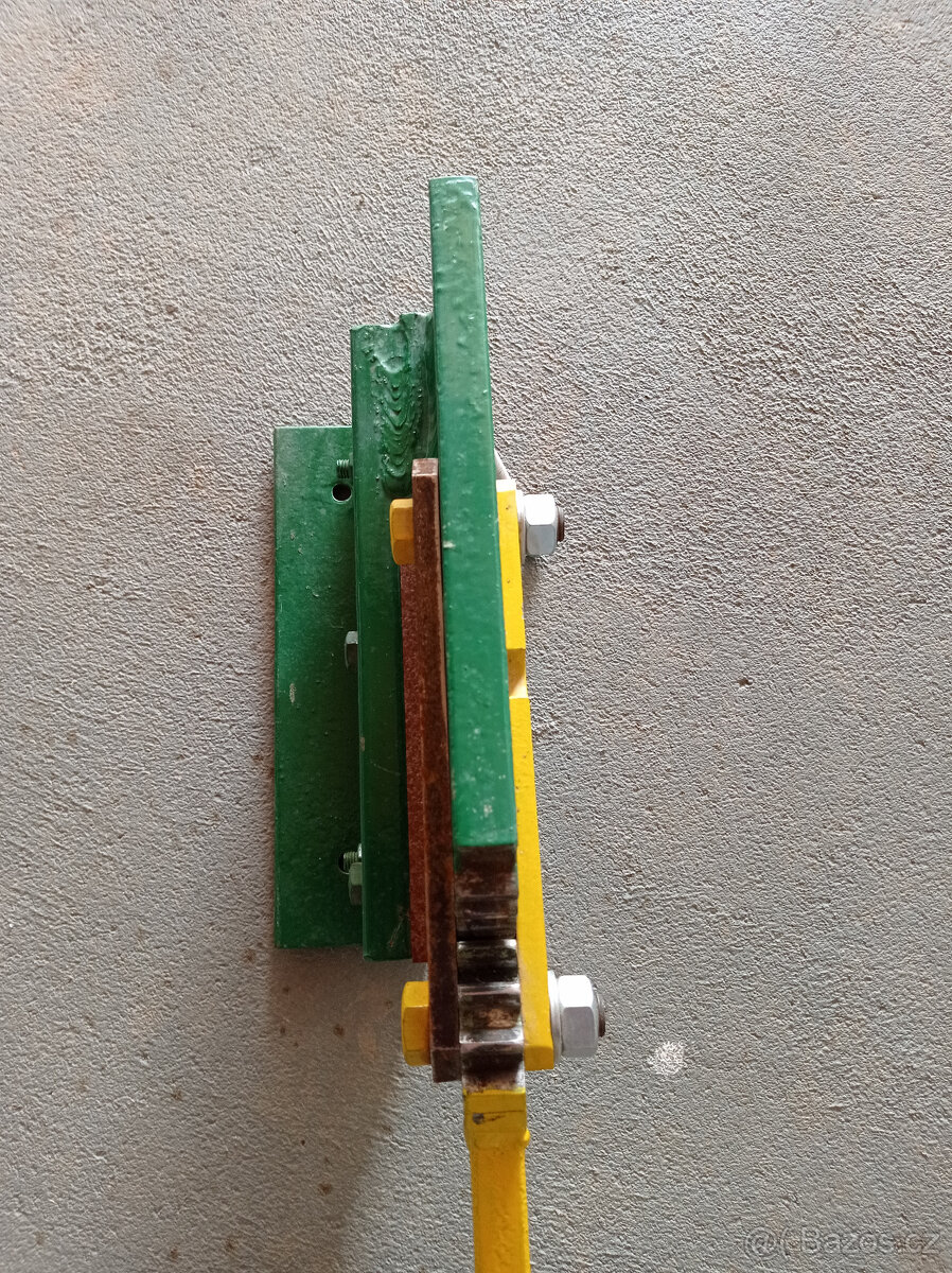 Rucni nuzky na plech