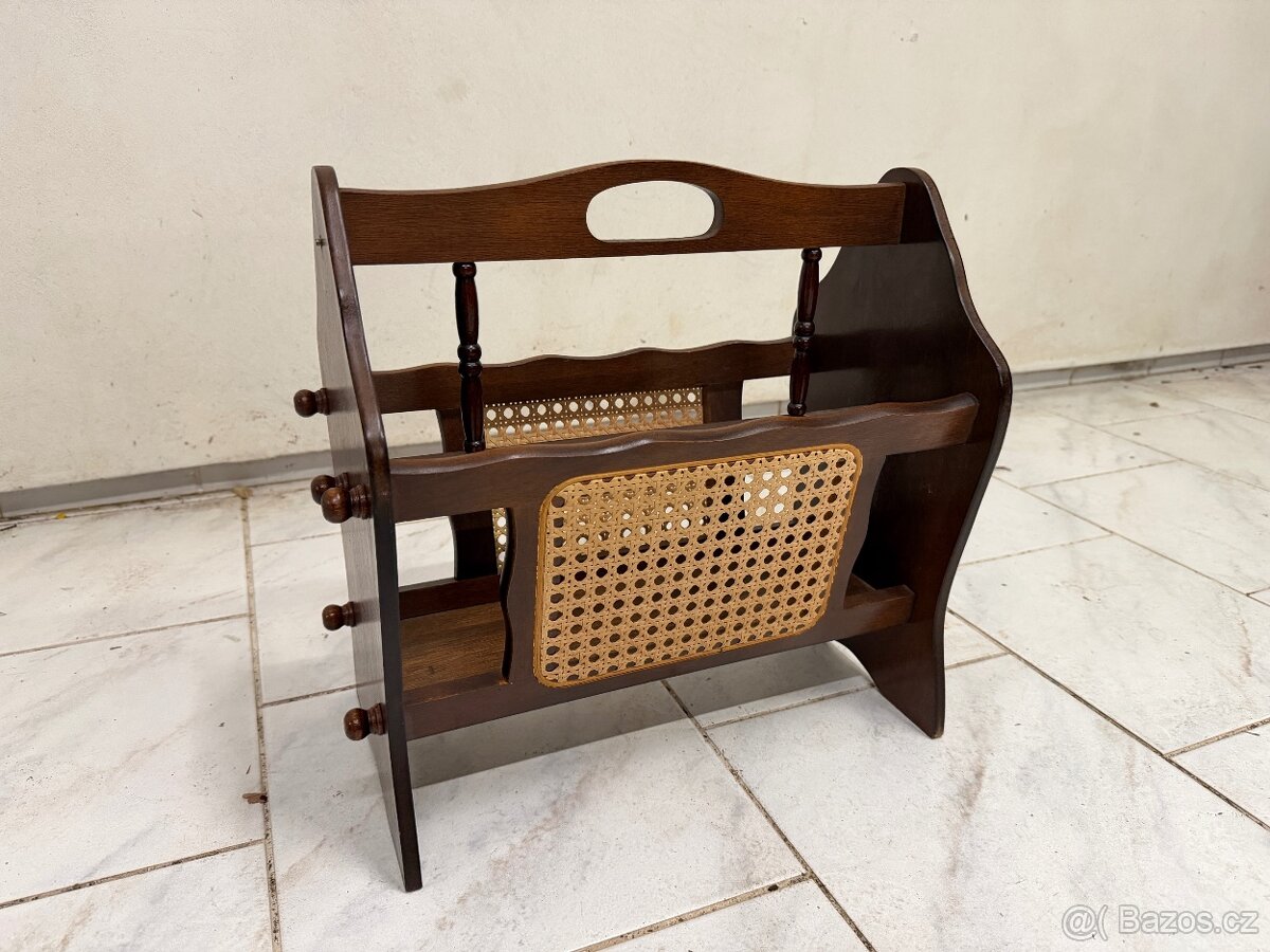 Starožitný pořadač na noviny