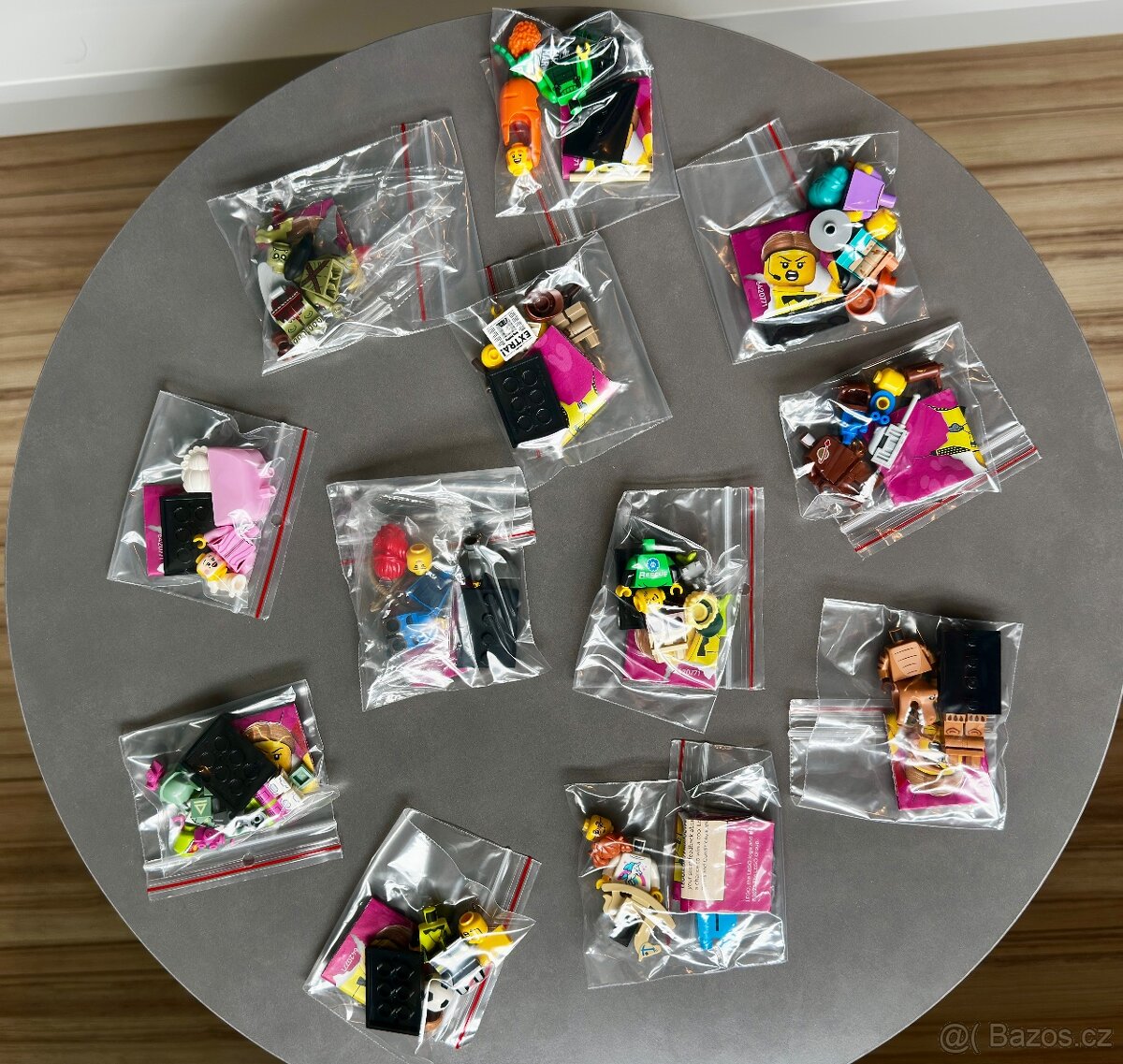 Kompletní kolekce LEGO minifigurek 71037 Series 24