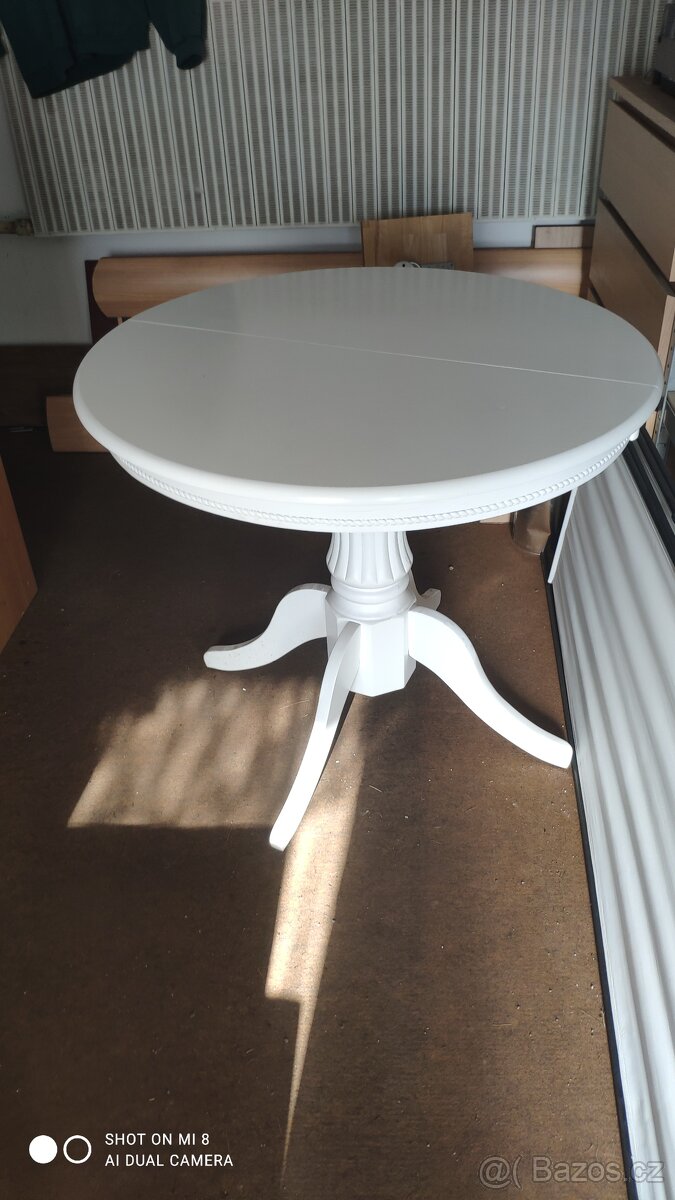 Stůl rozkládací bílý