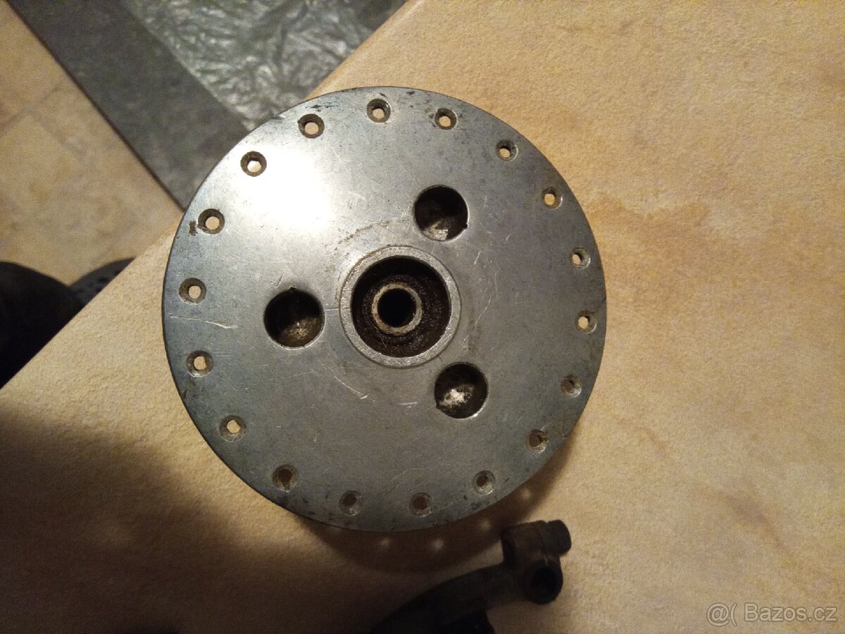 Stadion, Jawetta- vahadla, střed kola, stitek