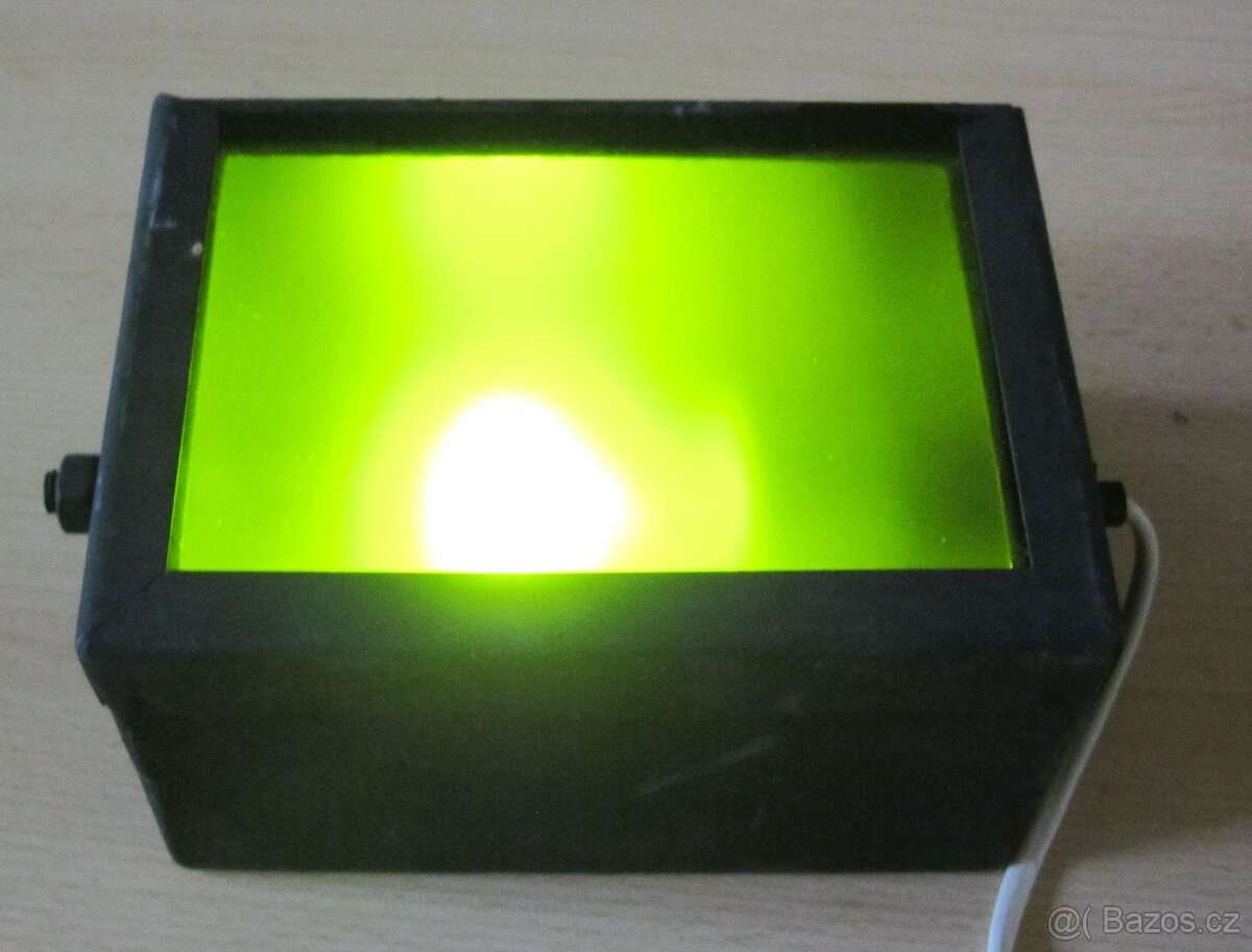 Lampa do fotokomory se skleněným filtrem pro ČB fotopapír