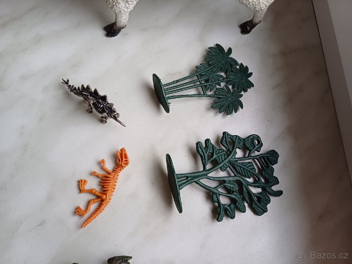 Dětské hračky, zvířátka.