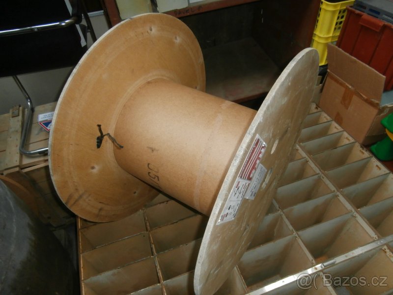 Stoly dřevěné - kabelová kola, klubka Design od 200 kč