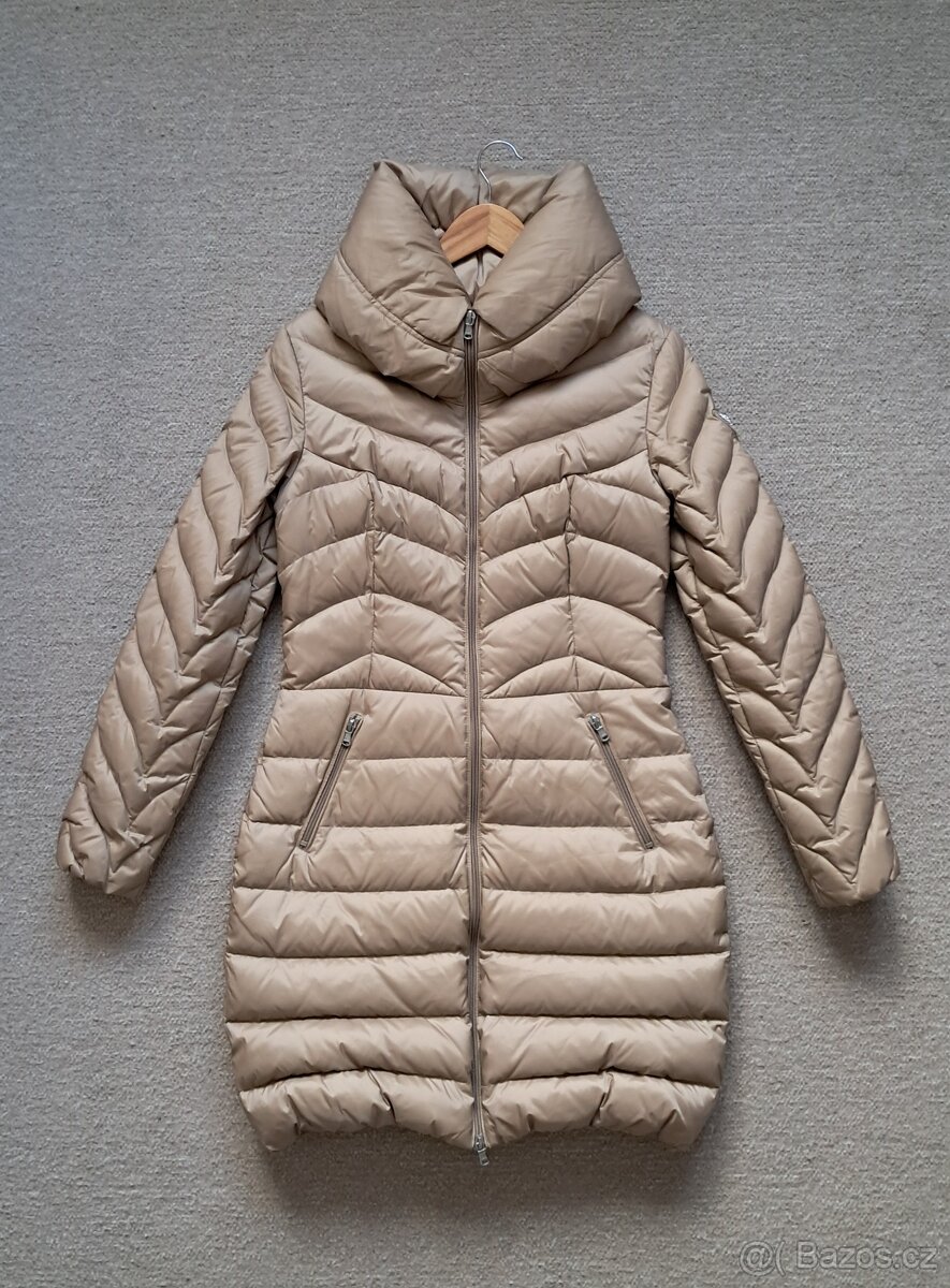 Dámský zimní kabát Guess S