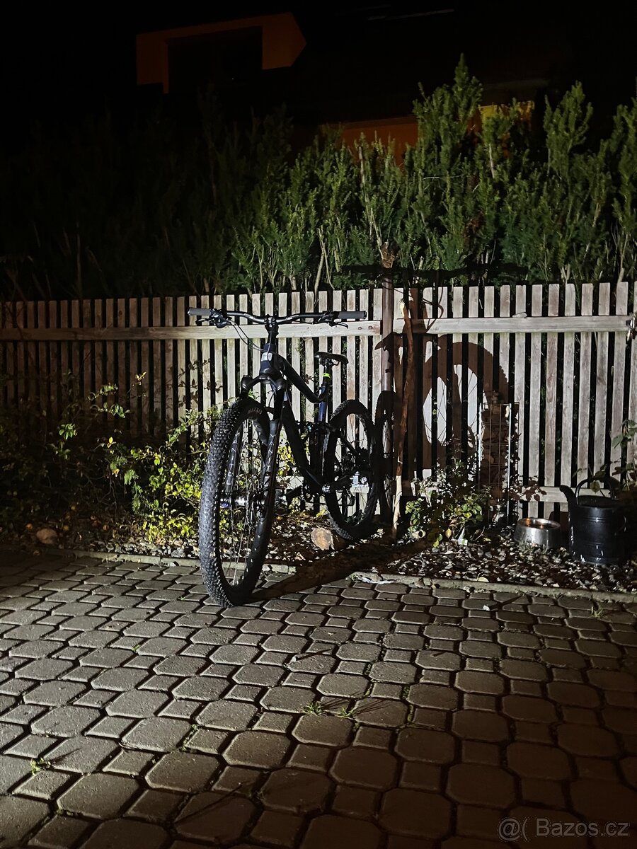 Leader fox Harper Celoodpružený velikost L