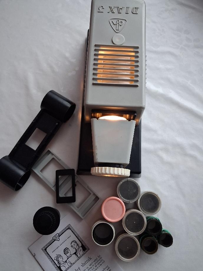 DĚTSKÁ PROMÍTAČKA DIAX 3 + 10 pohádek