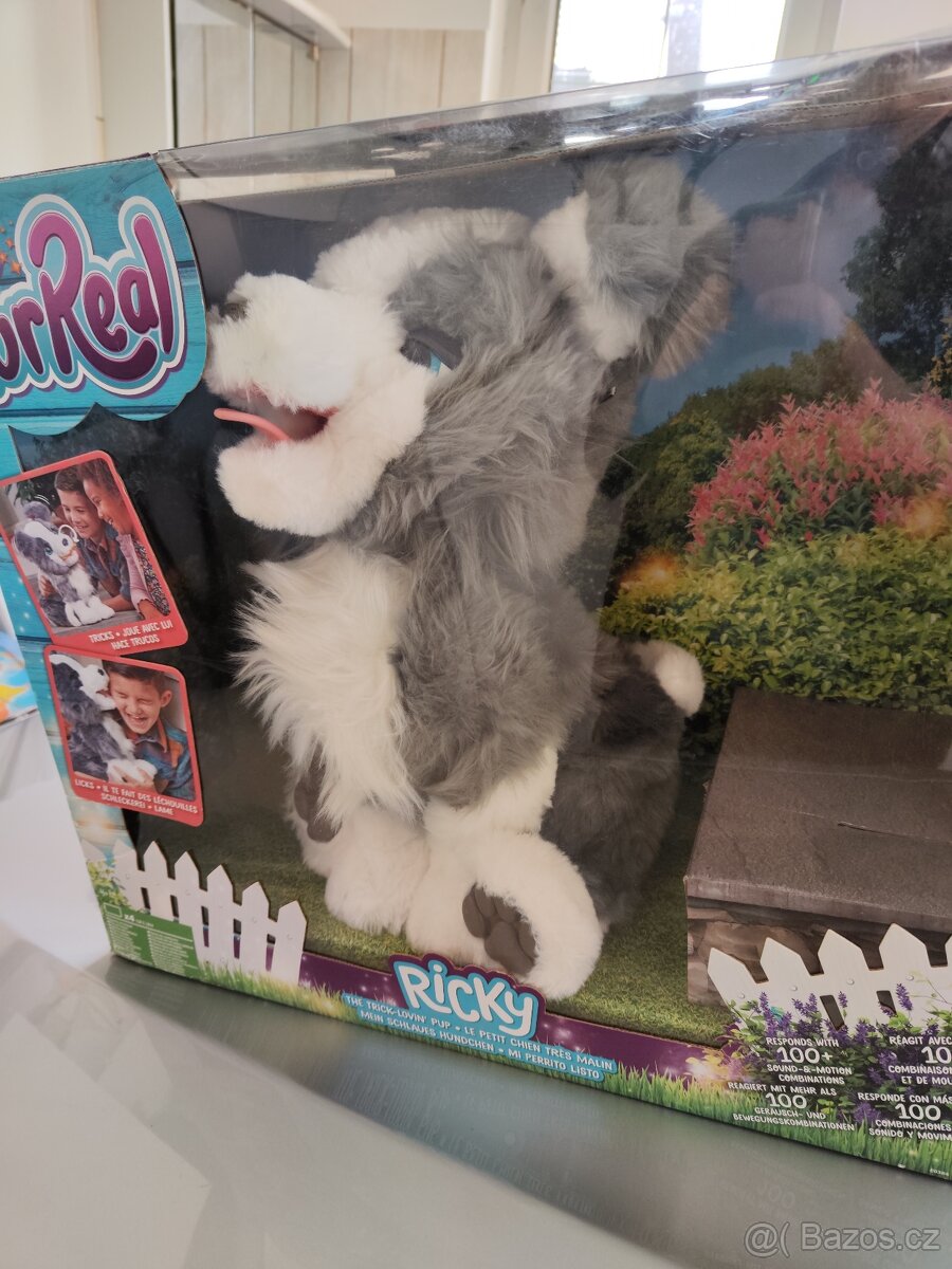 Pes se zvuky , pohyby i oči..