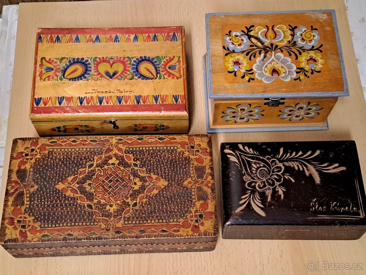 Dřevěné šperkovnice/krabička s folklórními vzory