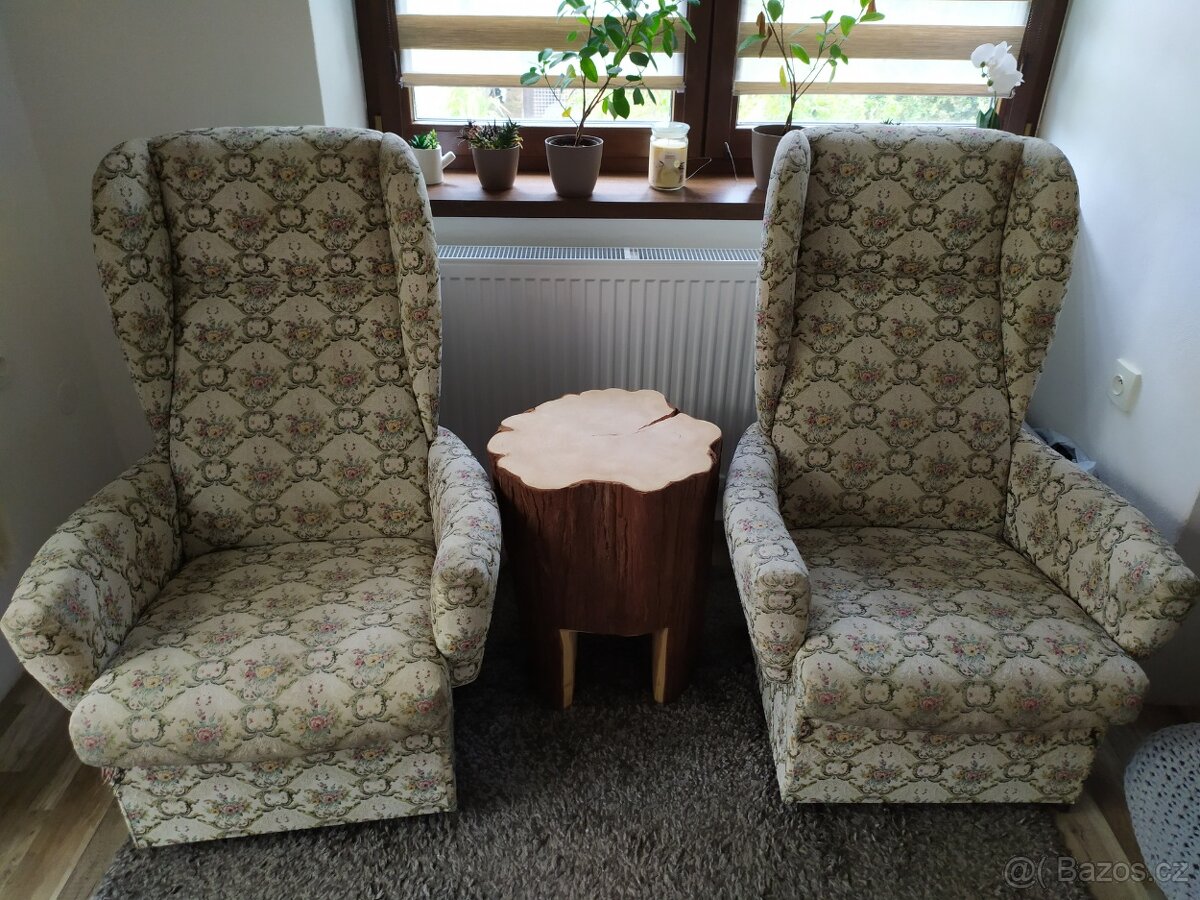 Vintage křeslo ušák s květinovým vzorem