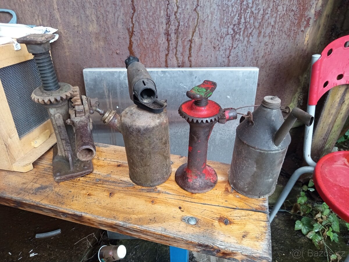 Hever, panenka hydraulická, let lampa, konev