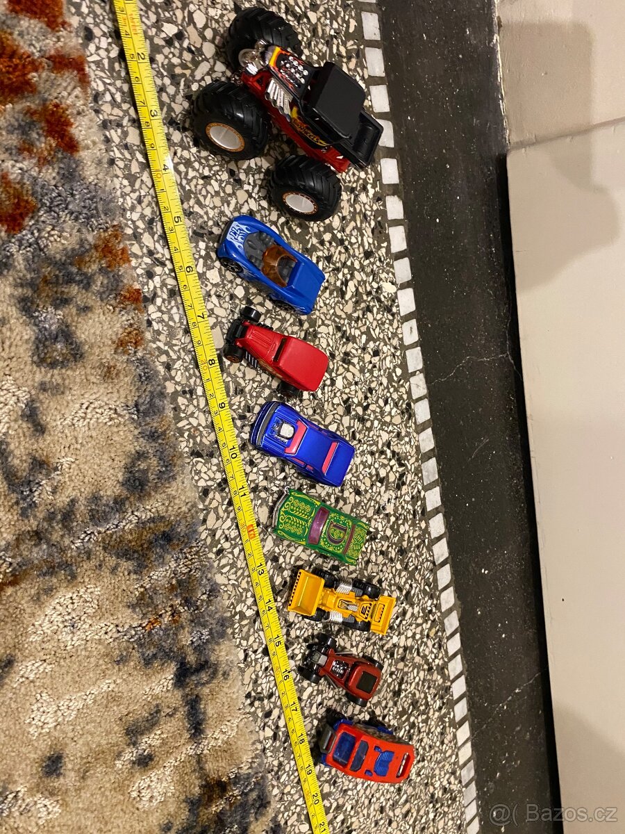 Autíčka angličáky Hotwheels -7 ks + monster truck