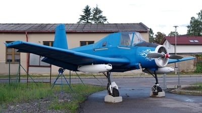 Zlín z37 Čmelák