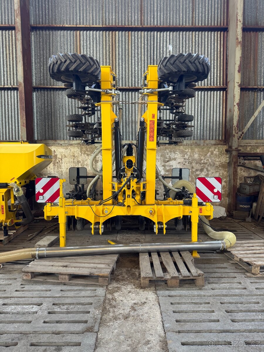 BEDNAR STRIP MASTER EN 8/75 (Strip-till technologie)